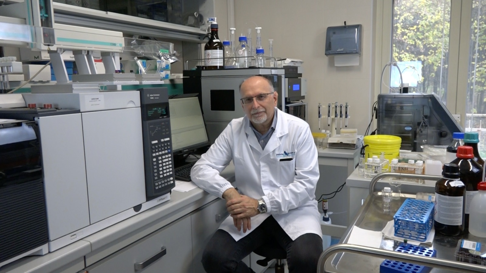 Paolo Vicentini nel laboratorio analisi