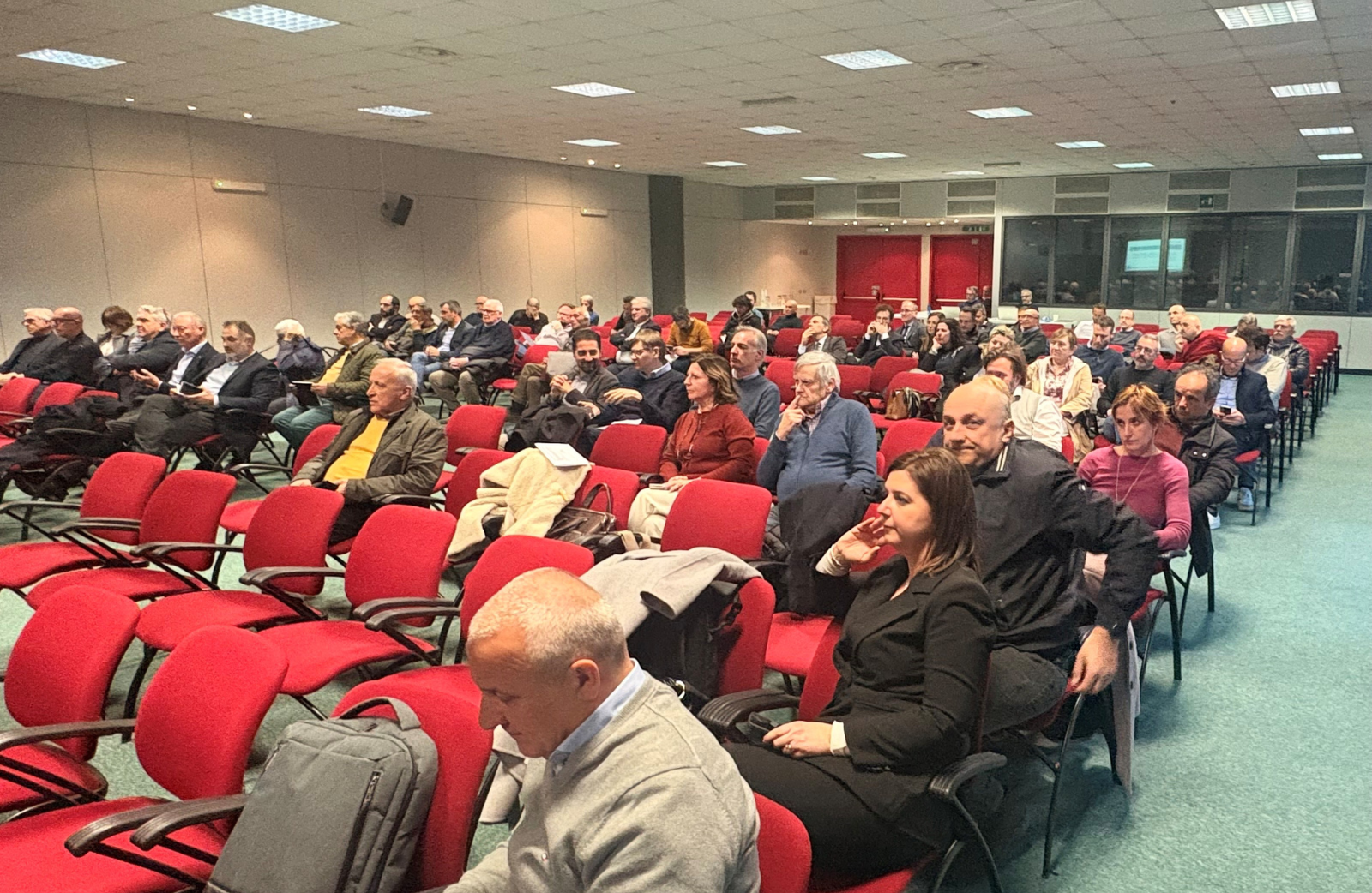 <p style="text-align:justify"><span calibri="" light="" style="font-family:">Si &egrave; riunita in serata, presso gli spazi di CremonaFiere, l&rsquo;Assemblea dei Soci di Padania Acque S.p.A., con una partecipazione pari al <b>84,39% del capitale sociale</b>, che ha approvato l'aggiornamento dello Statuto e il nuovo Regolamento assembleare&nbsp;</span></p>

<p style="text-align:justify">&nbsp;</p>