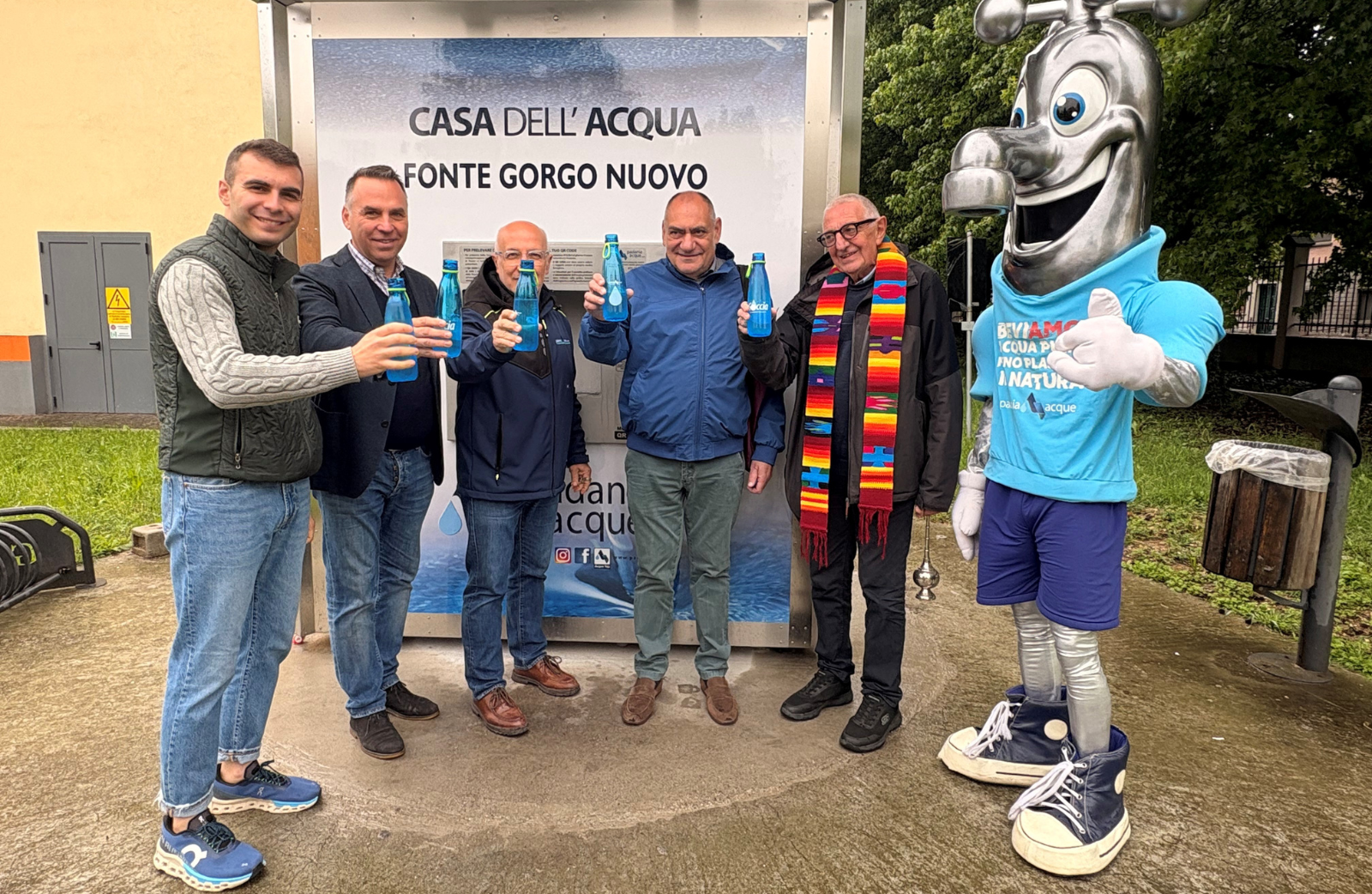 <p style="margin-bottom:6.0pt; margin-top:0cm; text-align:justify"><span style="line-height:115%"><span style="font-family:"Calibri Light",sans-serif">Taglio del nastro in via Roma per la nuova casa dell&rsquo;acqua denominata &ldquo;Fonte Gorgo Nuovo&rdquo;, installata in sostituzione della precedente e ormai vetusta struttura.</span></span></p>

<p style="margin-bottom:6.0pt; margin-top:0cm; text-align:justify"><span style="line-height:115%"><span style="font-family:"Calibri Light",sans-serif">Alla cerimonia inaugurale sono intervenuti l&rsquo;Amministratore Delegato di Padania Acque, <b>Alessandro Lanfranchi</b>, e il Sindaco di Ripalta Cremasca, <b>Aries Bonazza</b>, accompagnato dall&rsquo;assessore <b>Corrado Barbieri</b> e dal capogruppo consiliare <b>Federico Brigatti</b>.</span></span></p>